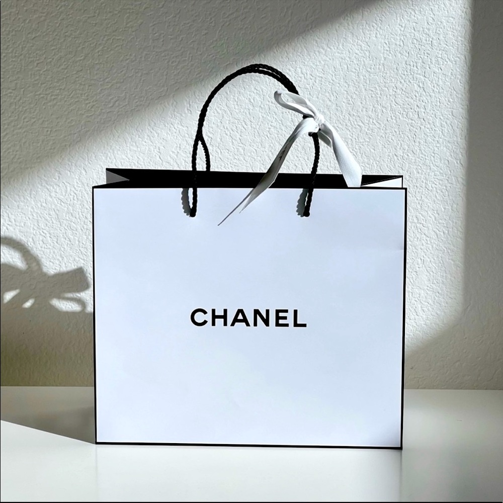 CHANEL Free Mascara x perfume included with shopping bags +ribbon+tissue